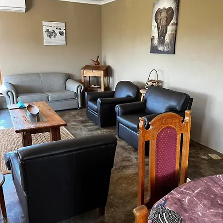 Zwartberg View Mountain Lodge Oudtshoorn Exterior photo